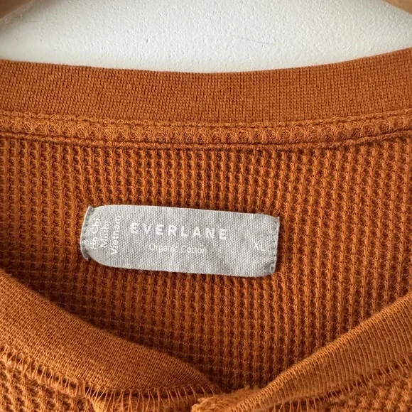 Everlane Organic Cotton Brown Waffle Long Sleeve Henley Top - Picture 4 of 8